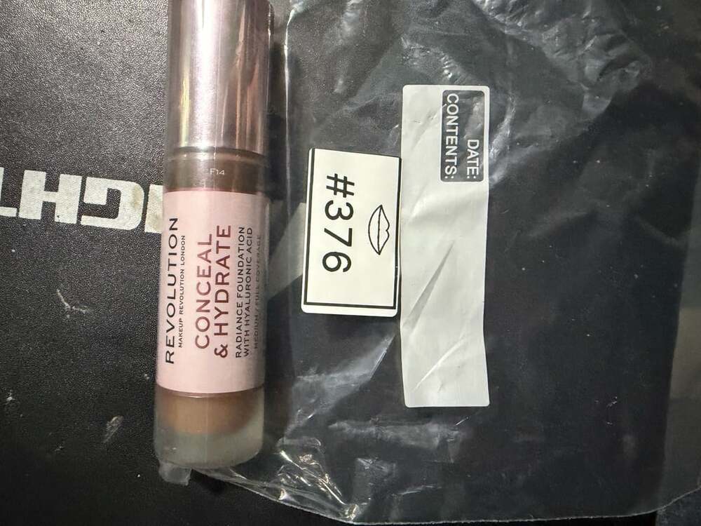 #376 Revolution Conceal & Hydrate Foundation F14